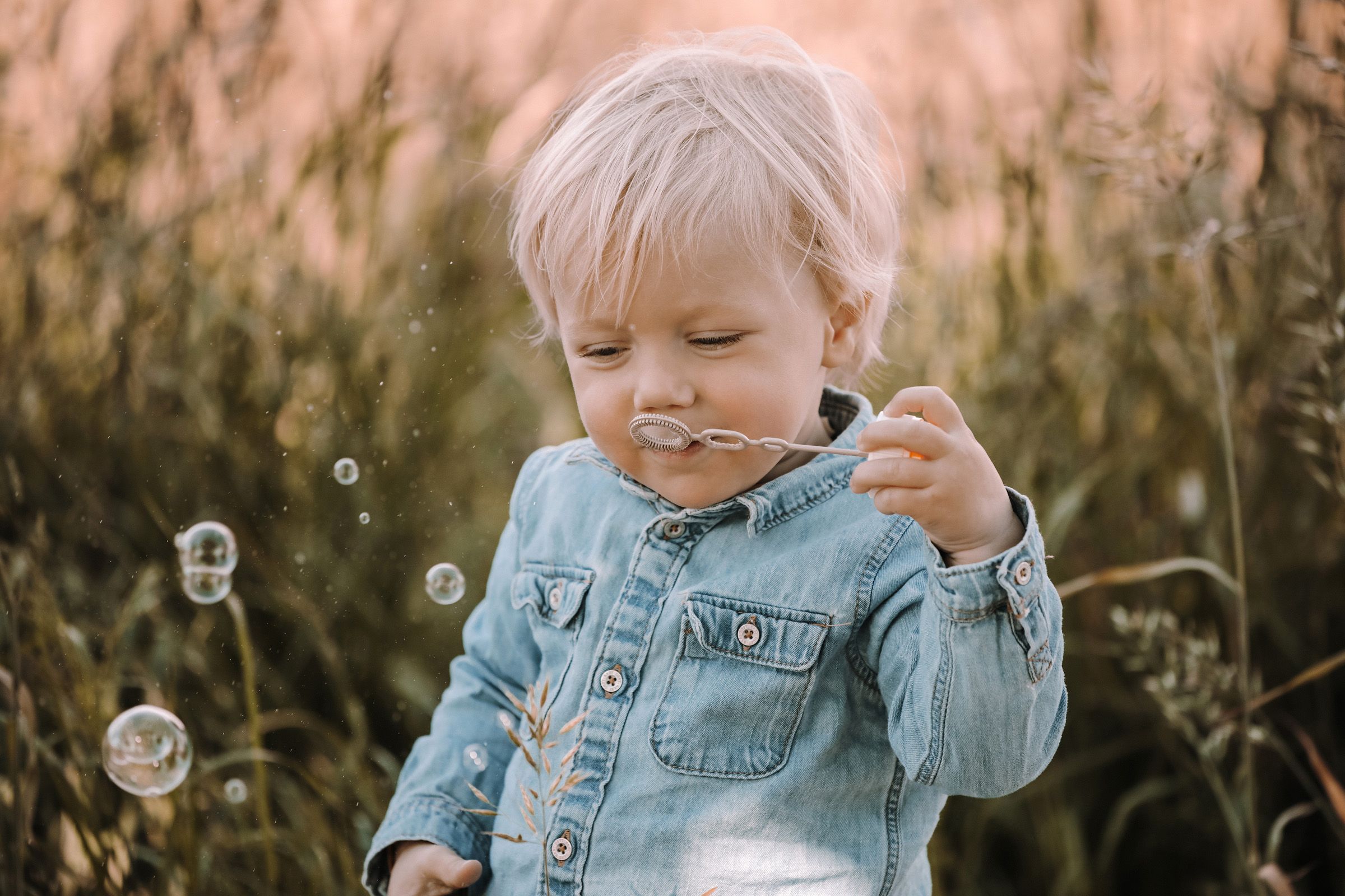 Kinderfotoshooting mit Seifenblasen